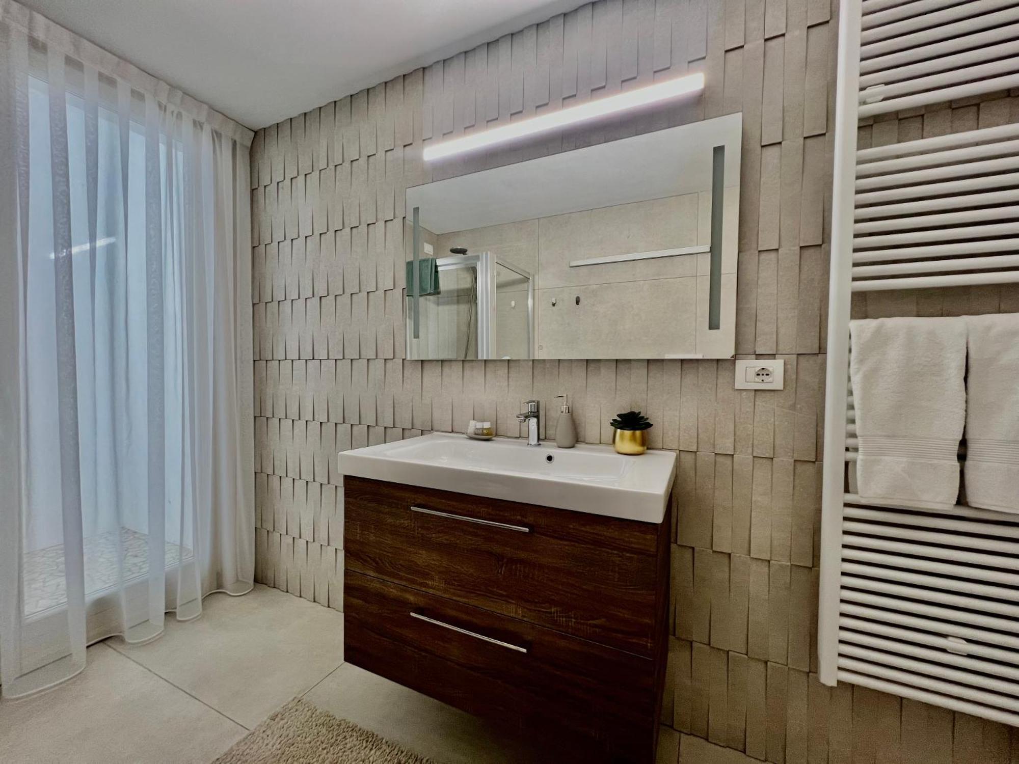 Paganini Suites And Apartments Sirmione Exteriör bild