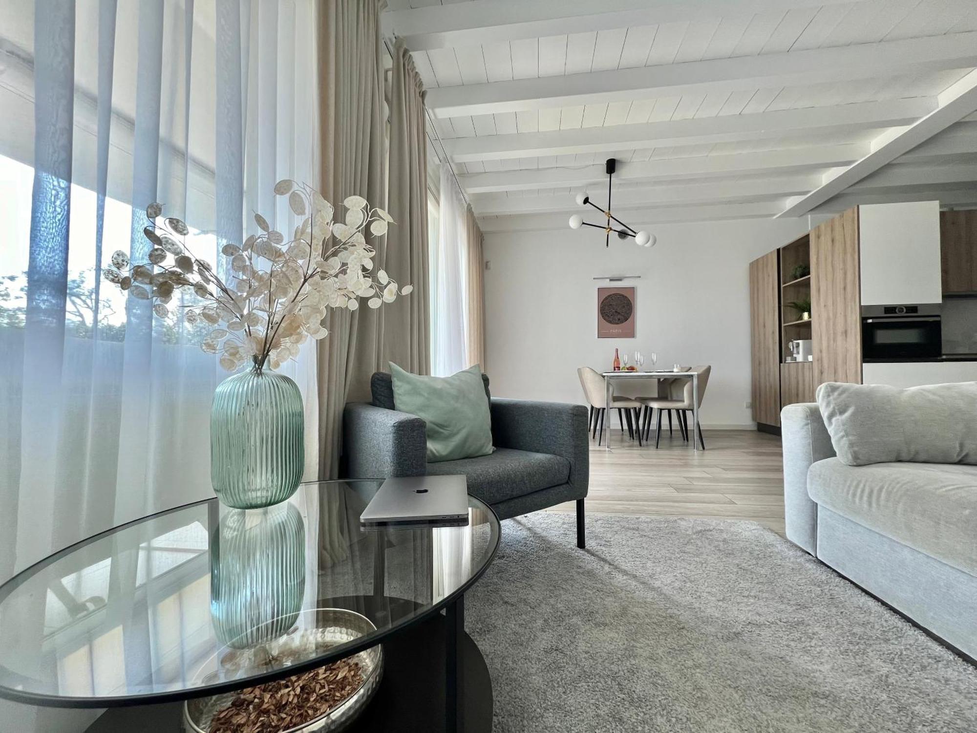Paganini Suites And Apartments Sirmione Exteriör bild