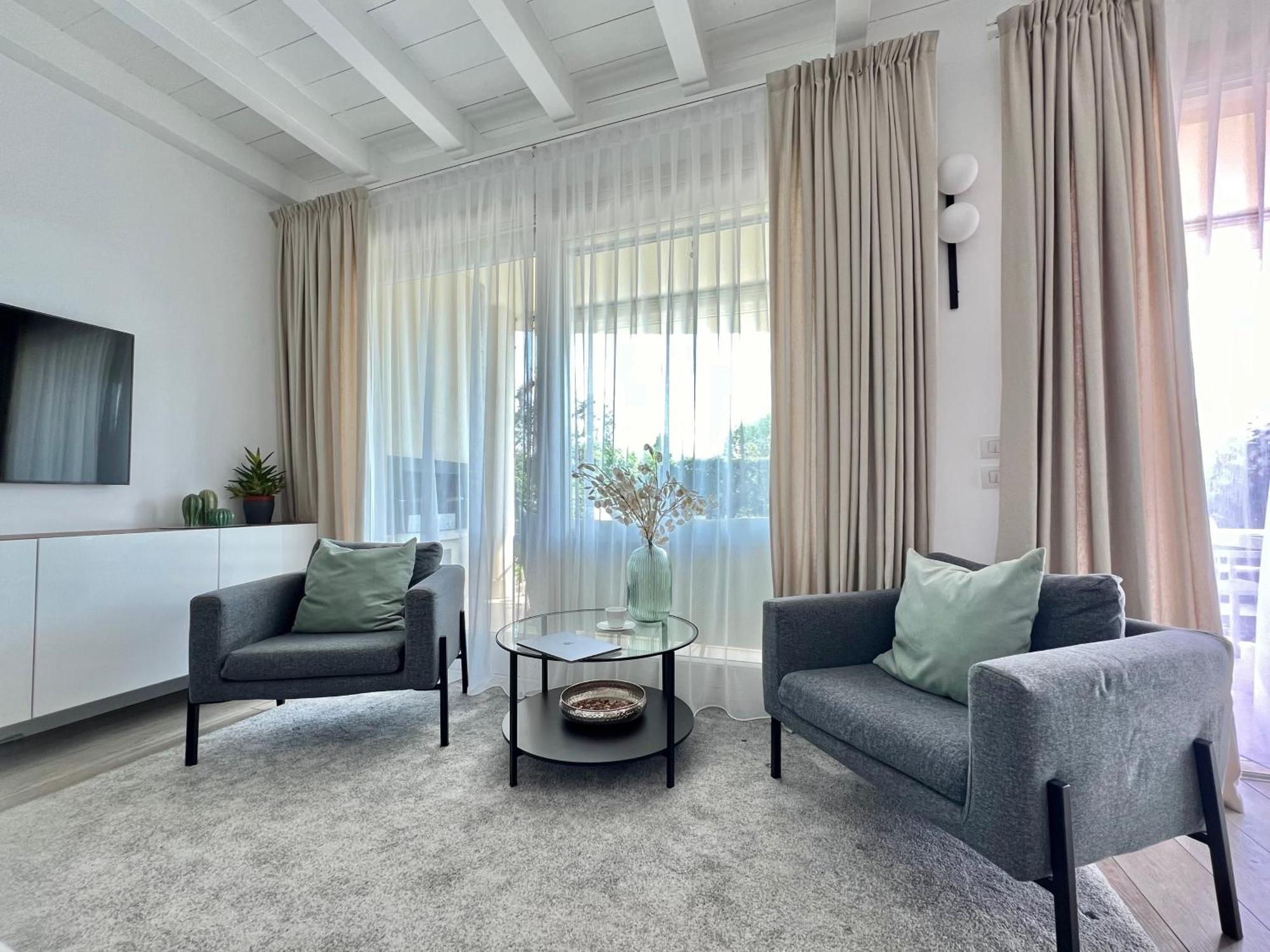 Paganini Suites And Apartments Sirmione Exteriör bild
